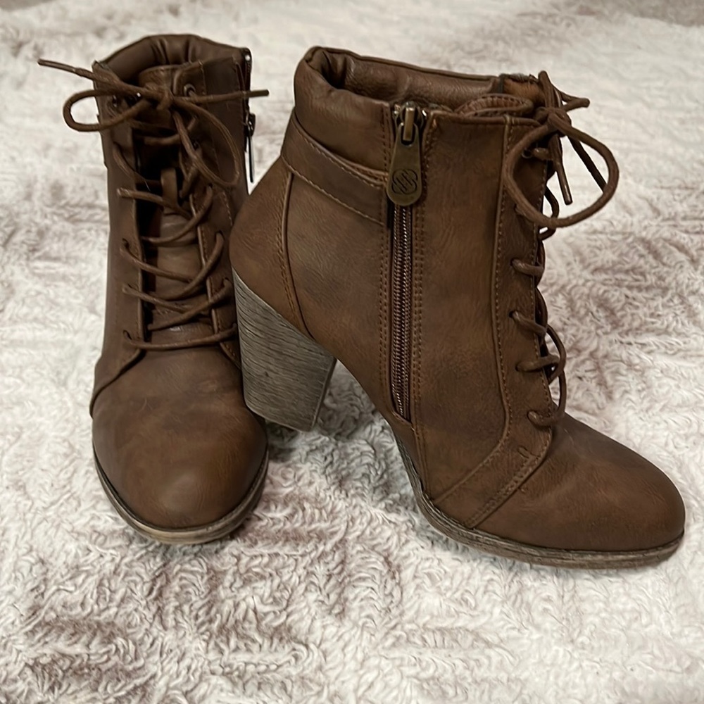 Lace up/zip up heeled boots